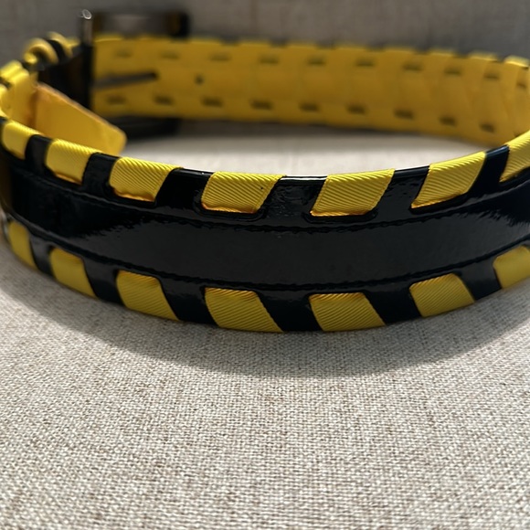 Vtg Carlisle genuine Italian leather wide yellow & black belt Sz xsmall - Picture 5 of 9